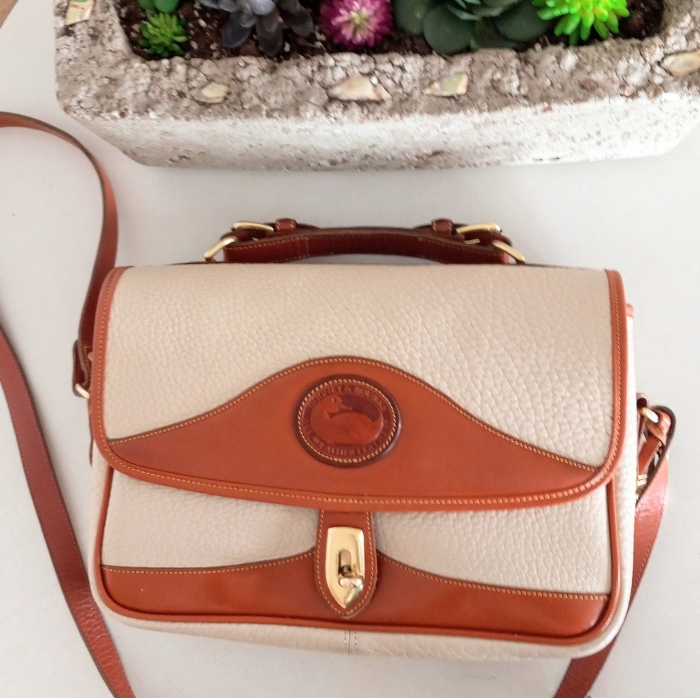 Dooney & Bourke Stunning Carrier/Crossbody Vintage AWL - Picture 1 of 10